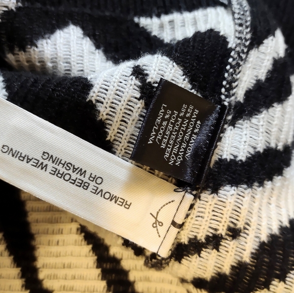 Ann Taylor zebra Sweater NWOT - Picture 4 of 7